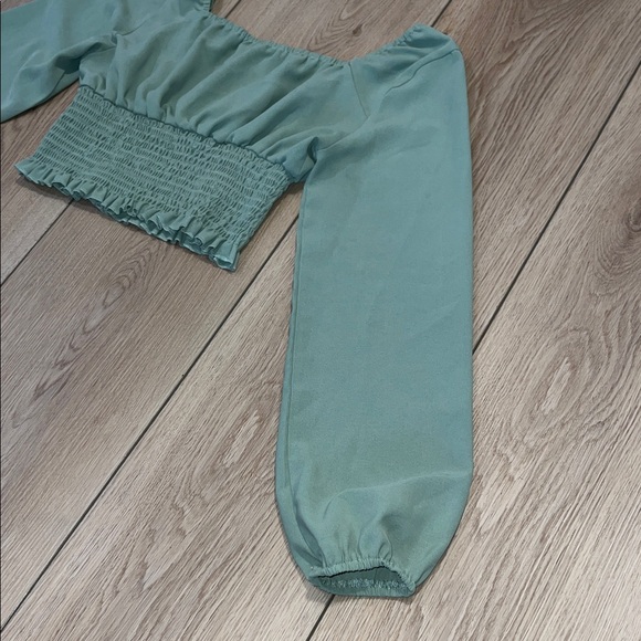 SHEIN Sage Green Long Sleeve Smocked Crop Top - Picture 7 of 9